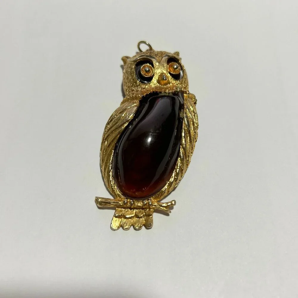 AMBER OWL RARE VINTAGE BALTIC AMBER BROOCH/PENDANT IN GOLD TONE SETTING